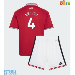 Billiga Manchester United Matthijs de Ligt #4 Hemmatröja Barn 2026-27 Kortärmad (+ Korta byxor)